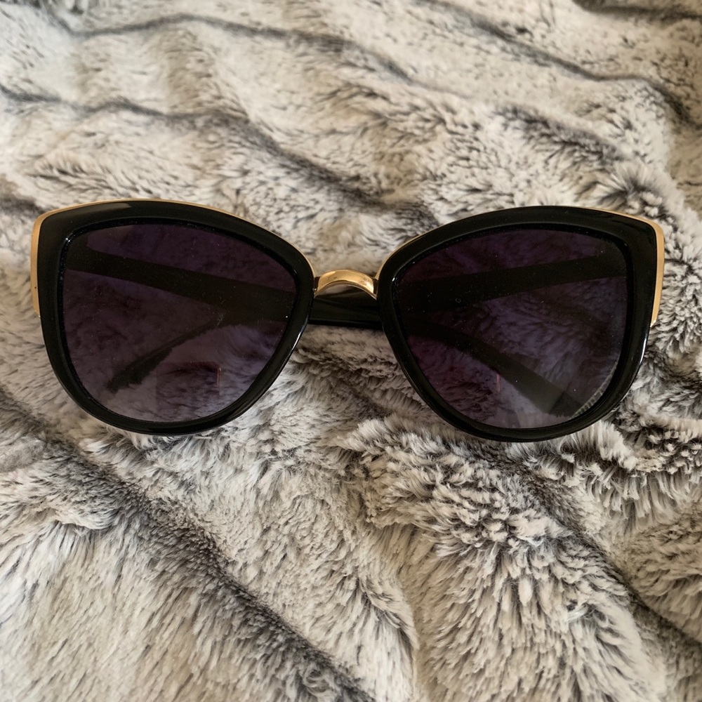 Cateye Sunglasses 🕶